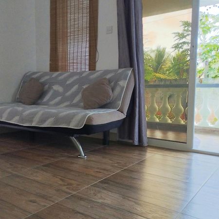 Dovass Self Catering Apartments Takamaka Екстериор снимка