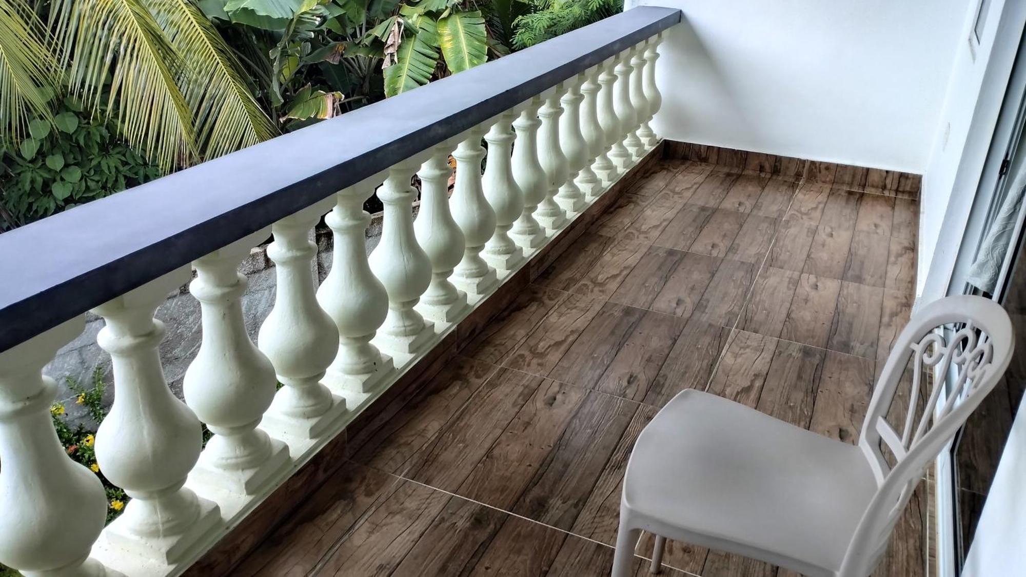 Dovass Self Catering Apartments Takamaka Екстериор снимка