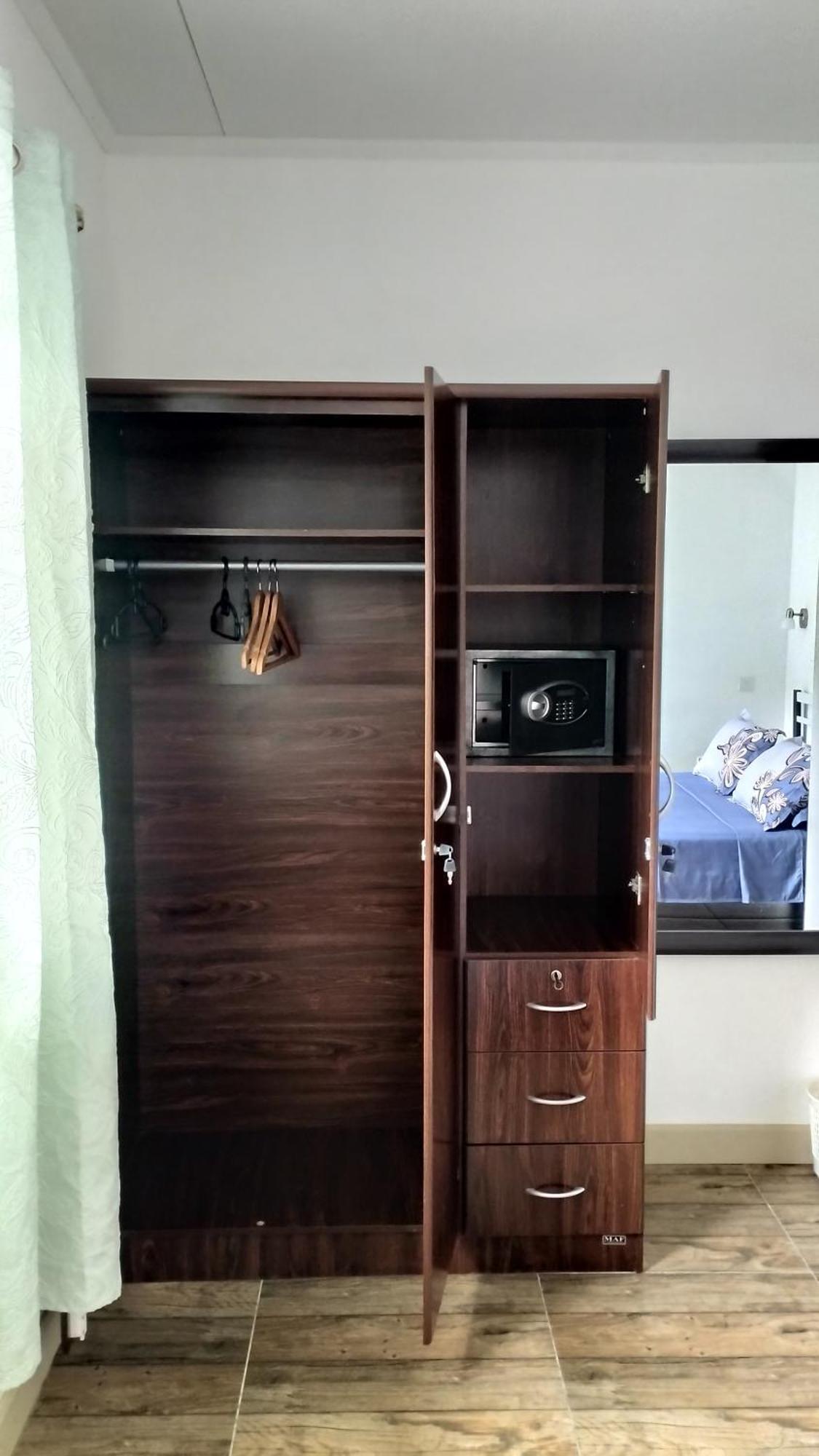 Dovass Self Catering Apartments Takamaka Стая снимка