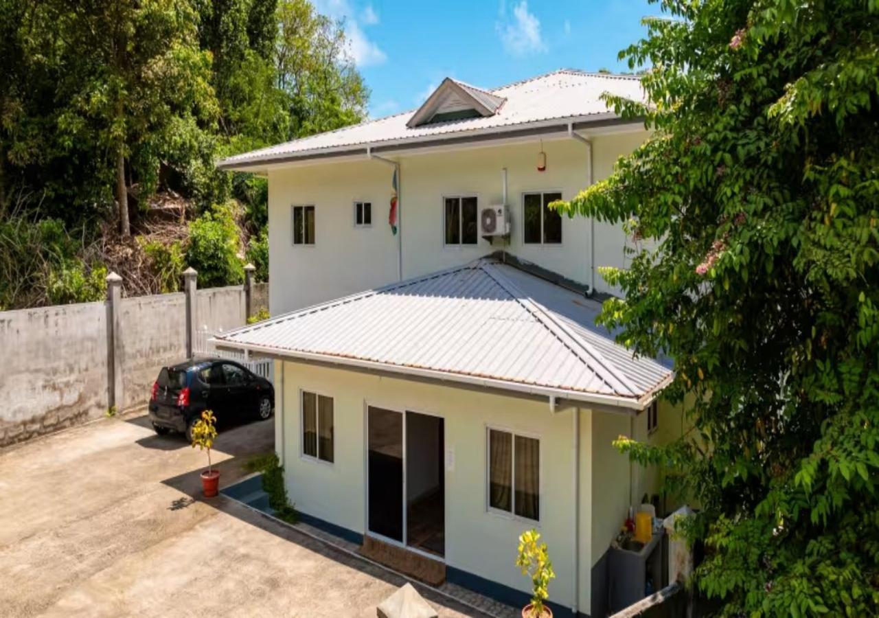 Dovass Self Catering Apartments Takamaka Екстериор снимка